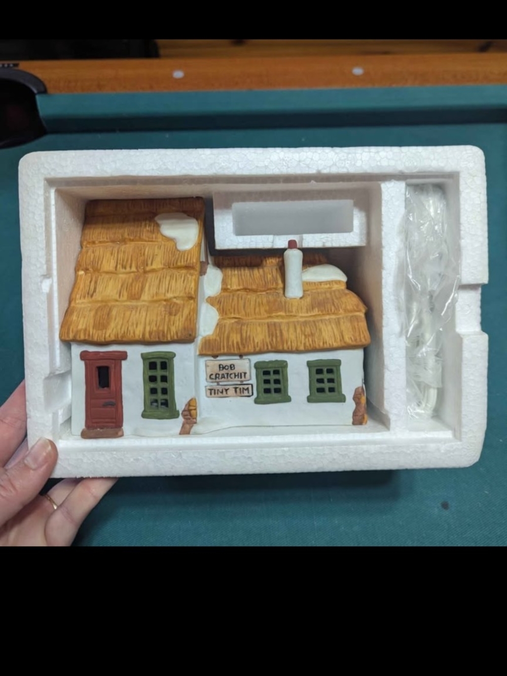 Dept 56 - Dickens' Village Series - The Cottage Of Bob Cratchit And Tiny Tim